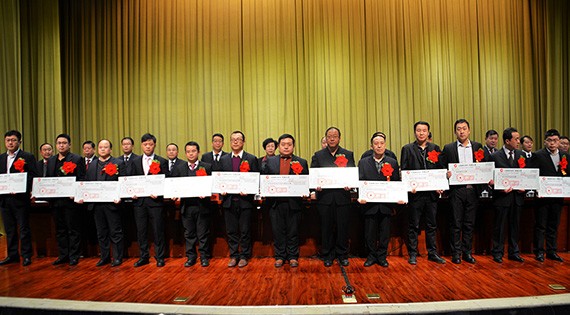 刷新立异 砥砺奋进|bevictor伟德官网节水集团盛大举行2016年年终总结表扬暨2017年妄想签约大会 - bevictor伟德官网新闻 - 新闻中心 - nbsp,节水,公司,董事长,bevictor伟德官网,讲话,集团,2017年,大会