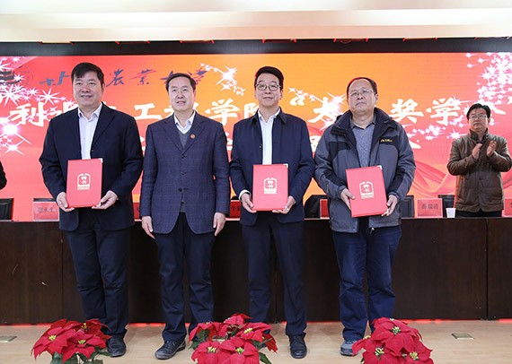 校企相助| bevictor伟德官网节水集团公司党委书记王冲被甘肃农业大学聘为硕士研究生导师及创业导师 - bevictor伟德官网新闻 - 新闻中心 - nbsp,bevictor伟德官网,甘肃,农业大学,导师,节水,集团公司,党委书记,王冲