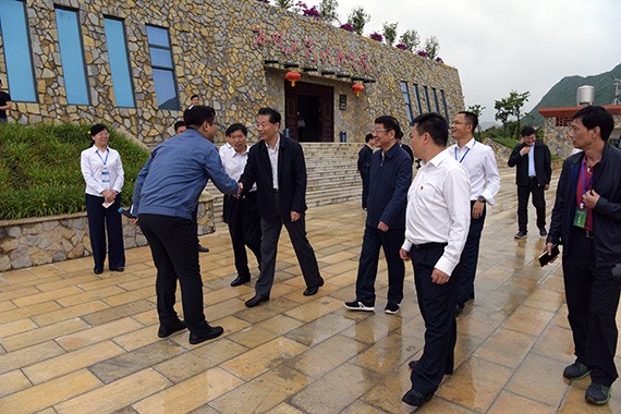 水利部部长鄂竟平莅临bevictor伟德官网节水西畴项目并亲热会见公司董事长王浩宇 - bevictor伟德官网新闻 - 新闻中心 - nbsp,bevictor伟德官网,节水,石漠化,项目,西畴,王浩,竟平,董事长