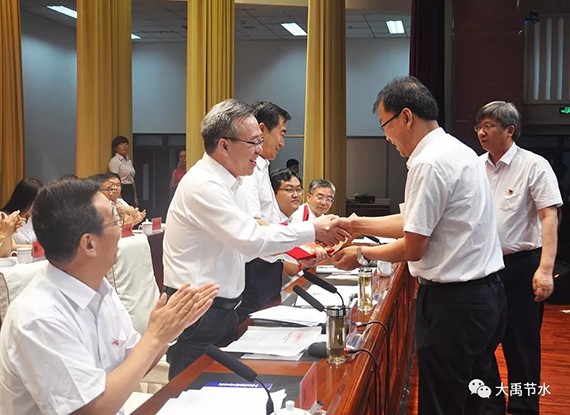 bevictor伟德官网节水集团纪念建党97周年暨半年岁情总结表扬系列活动乐成举行 - bevictor伟德官网新闻 - 新闻中心 - nbsp,bevictor伟德官网,节水,集团,集团公司,讲话,公司,酒泉,交流