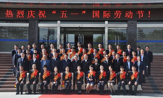 bevictor伟德官网节水集团党委书记、副董事长王冲荣获“酒泉市劳动模范”声誉称呼 - bevictor伟德官网新闻 - 新闻中心 - nbsp,节水,bevictor伟德官网,劳动模范,党委书记,王冲,董事长,集团,酒泉市