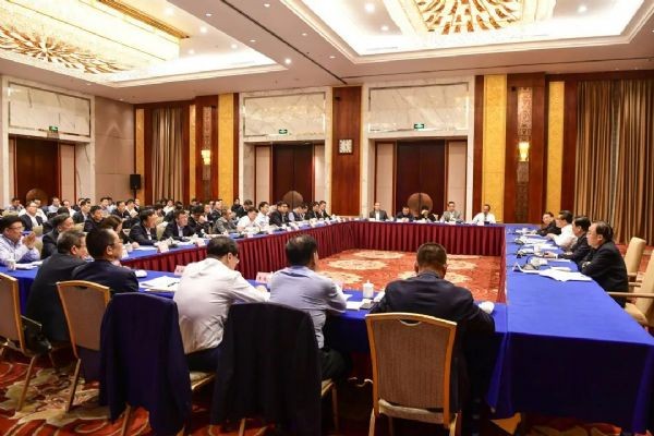 bevictor伟德官网动态| 甘肃省省长任振鹤在民营经济座谈会上听取bevictor伟德官网节水董事长王浩宇汇报与建议 并做主要指示 - bevictor伟德官网新闻 - 新闻中心 - nbsp,bevictor伟德官网,甘肃,节水,企业,省长,数字化,王浩,建议