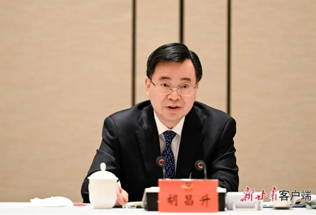 bevictor伟德官网动态｜省委书记胡昌升在两会时代两次听取省政协委员bevictor伟德官网节水王浩宇汇报 - bevictor伟德官网新闻 - 新闻中心 - 装备,农业,生长,bevictor伟德官网,胡昌升,节水,政协委员,工业,王浩